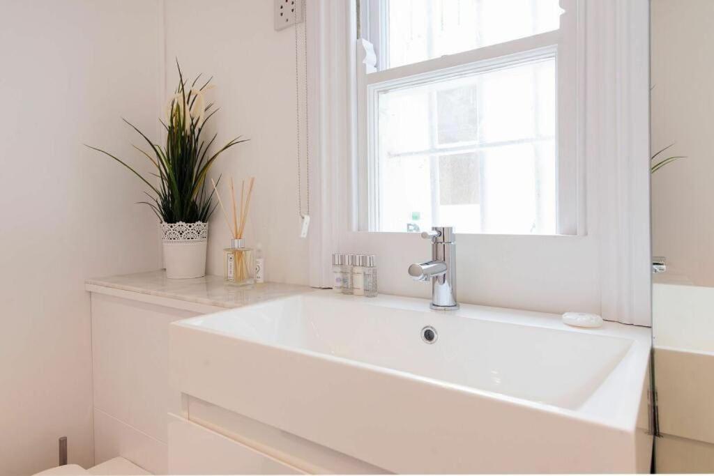 Charming Stylish One-Bedroom Apartment London Bagian luar foto
